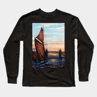 THAMES SAILING BARGE DANEBURGE, SAILING TOWARDS TOWER BRIDGE AT SUNSET Long Sleeve T-Shirt